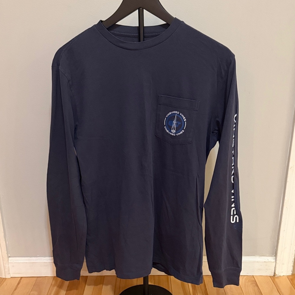 Vineyard Vines Men’s Sailing design Navy Long Sleeve Tee with Pocket